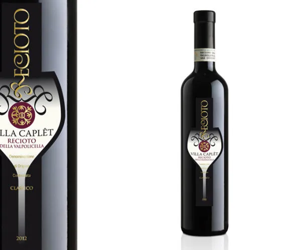 Etichetta Recioto della Valpolicella Villa Caplèt: stile elegante, dettagli dorati e forma ispirata a un calice. 