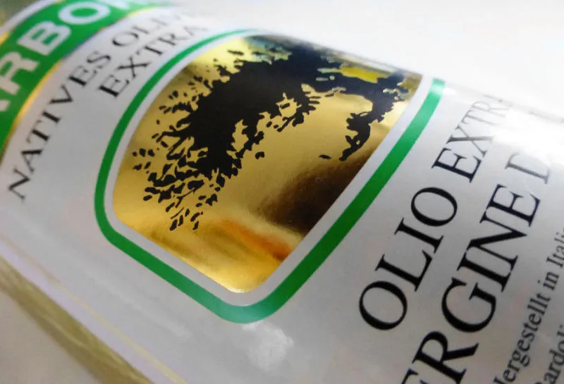 Etichetta Arborio Olio Extra Vergine con fondo bianco, inserto oro lucido e cornice verde – progetto Win&Art Verona