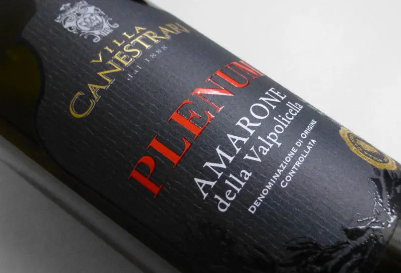 Etichetta Villa Canestrari Amarone della Valpolicella Plenum con fondo scuro, scritta rossa lucida e dettagli dorati